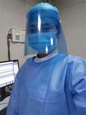 防護裝備告急，四川省人民醫(yī)院醫(yī)護人員自制防護用具應(yīng)對危機